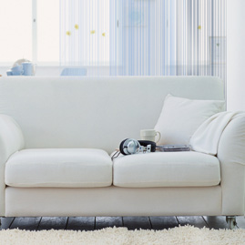 Blaue Fadengardinen fürs Wohnzimmer